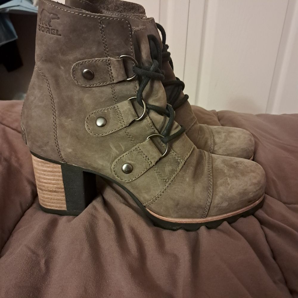 Sorel Addington Boots Women's 7.5 Brown Suede Distressed Block Heel Comfy